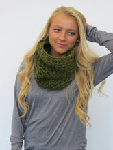 Load image into Gallery viewer, The Oscar Cowl Crochet Pattern - PDF Download