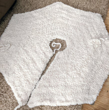 Load image into Gallery viewer, Faux Fur Tree Skirt Crochet Pattern PDF