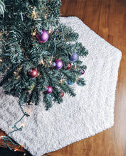 Load image into Gallery viewer, Faux Fur Tree Skirt Crochet Pattern PDF